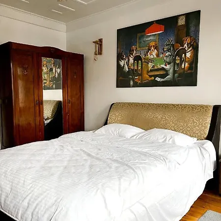 Small Hotel *